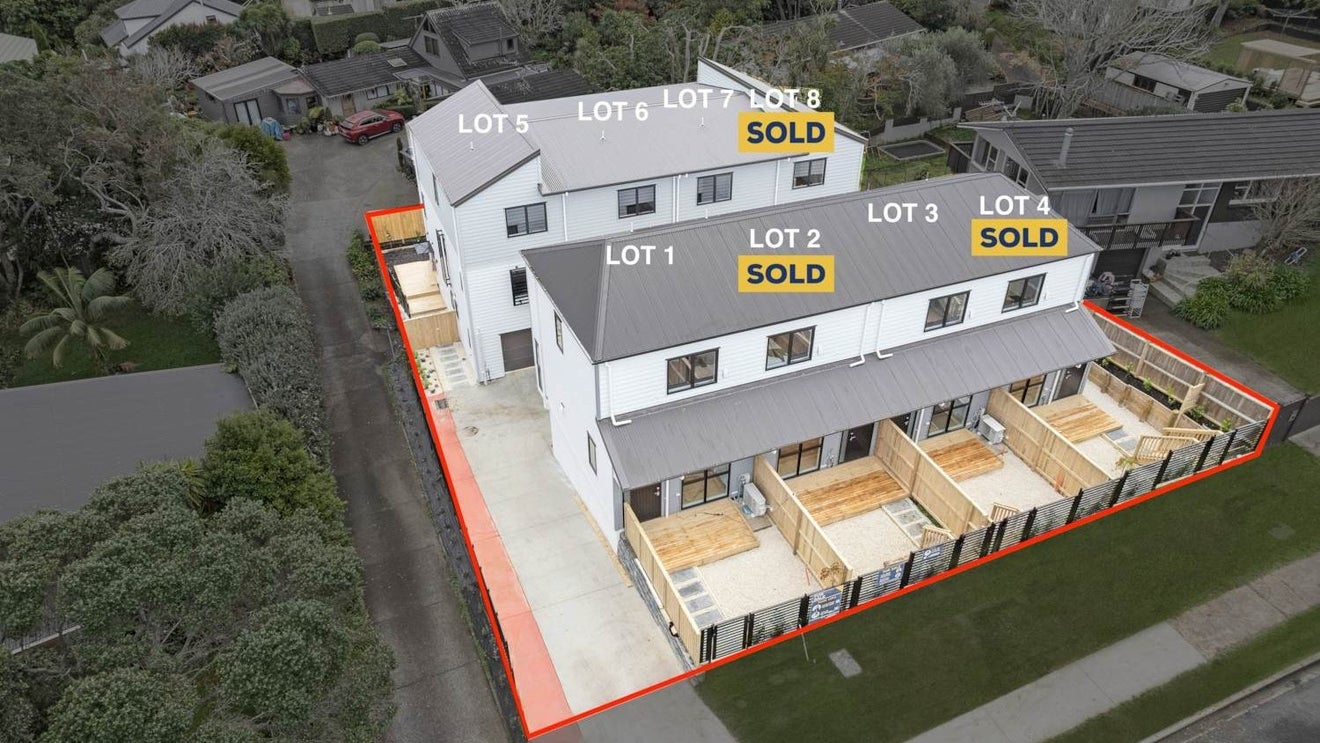 6/21 Baird Street, Howick, Auckland - Carousel 1