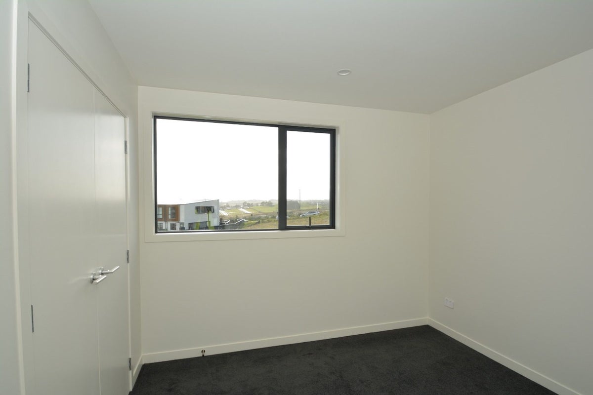 12 Canna Street, Totara Park, Auckland - Carousel 2