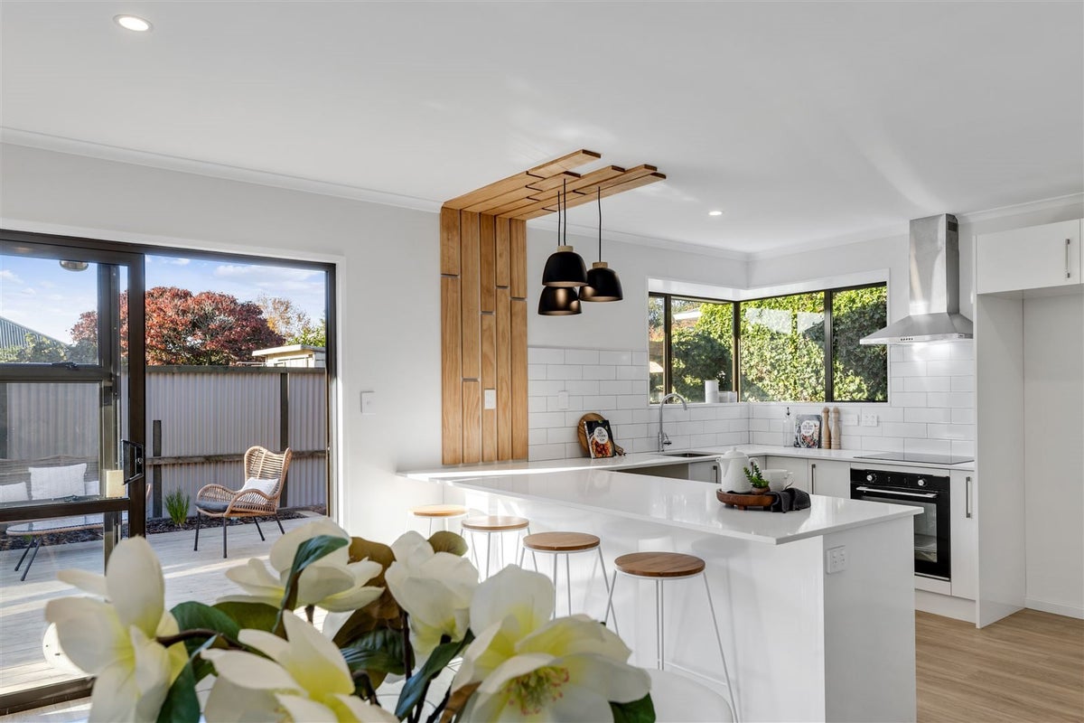 2/11 Gatonby Place, Avonhead, Christchurch - Carousel 1