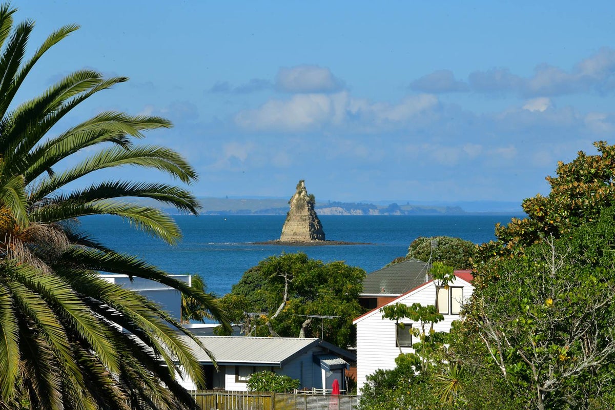 7B Zita Avenue, Matakatia, Whangaparaoa - Carousel 1