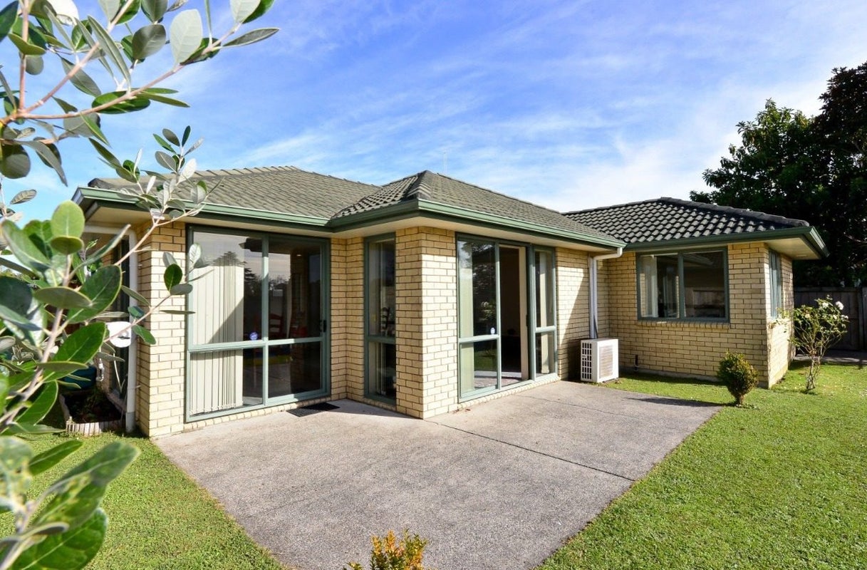 19 Nobleman Place, Hamilton East, Hamilton - Carousel 2