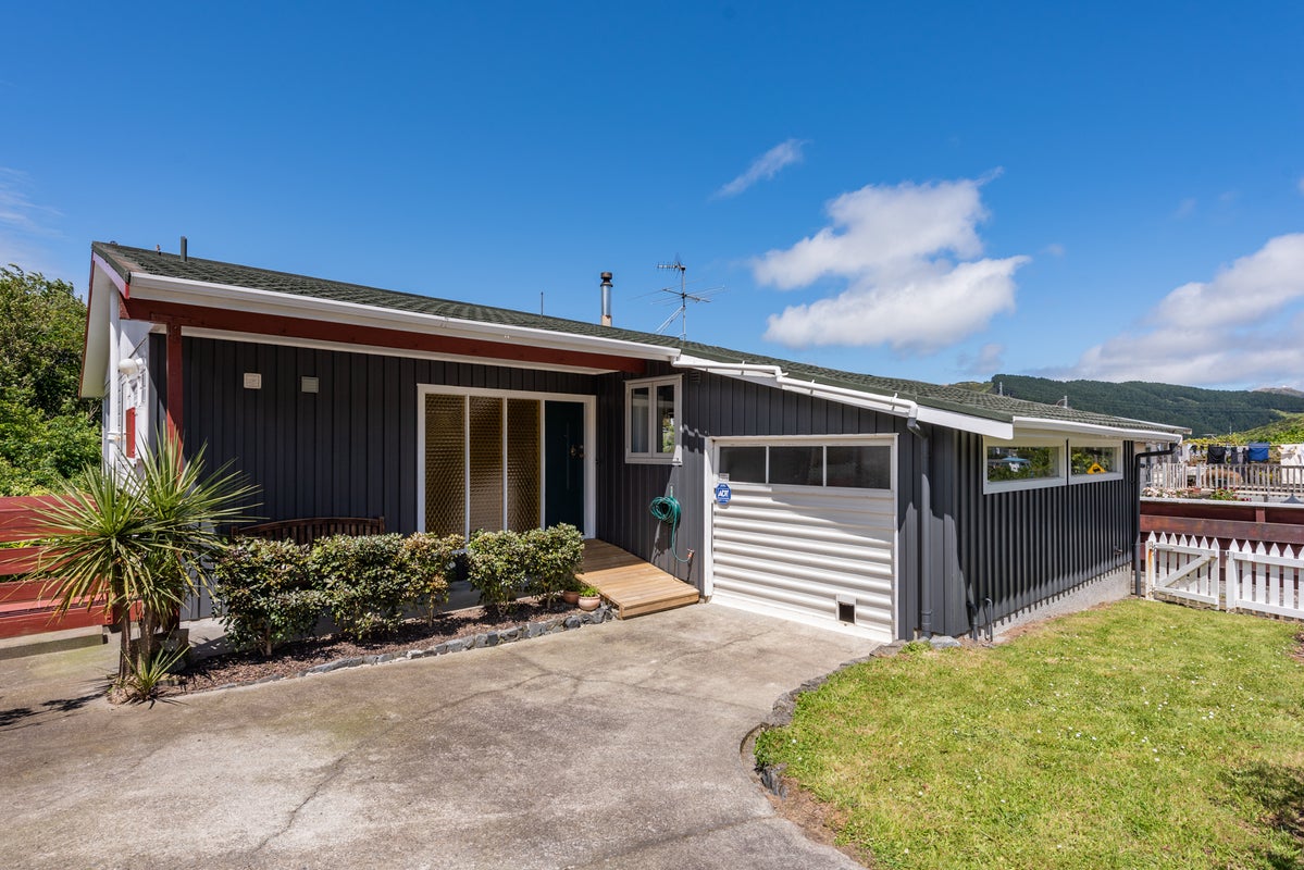 36 Thurleigh Grove, Karori, Wellington - Carousel 1