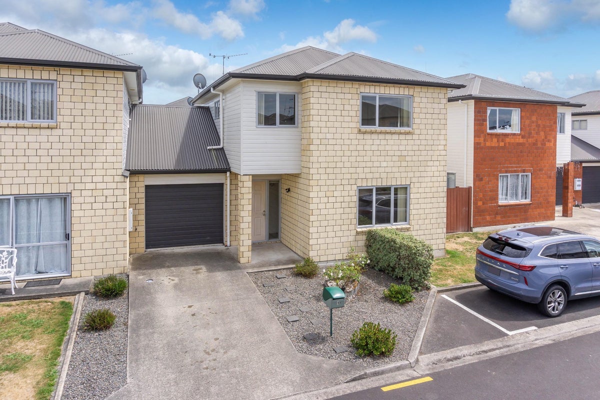 11 Waima Lane, Huntington, Hamilton - Carousel 1