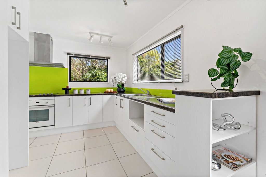 2/298 Glenfield Road, Glenfield, Auckland - Carousel 2