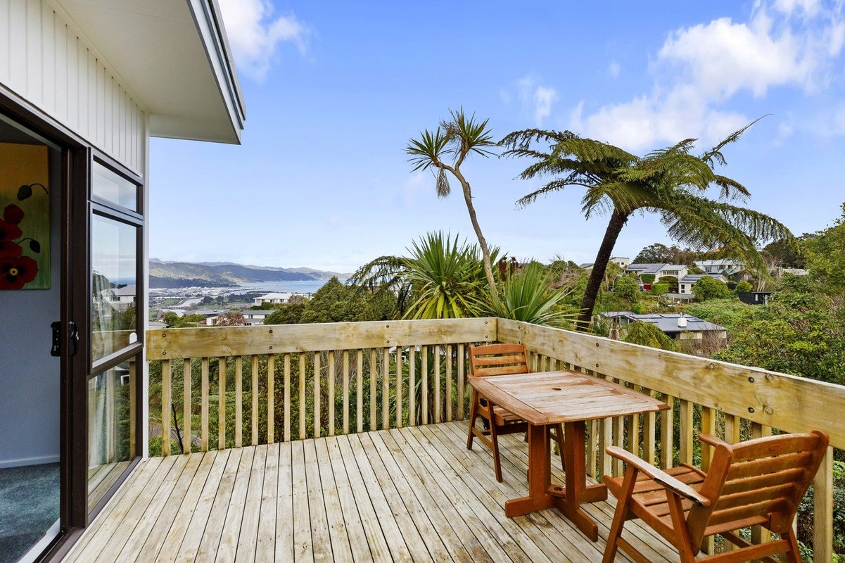 11 Poto Road, Normandale, Lower Hutt - Carousel 2