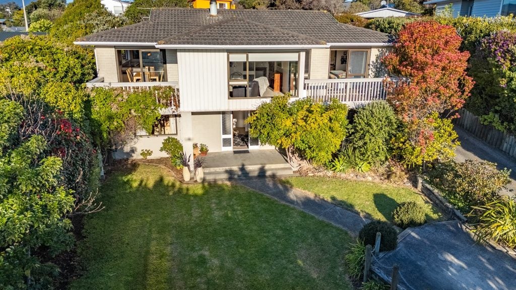 36 Queens Road, Waikanae Beach, Waikanae - Carousel 1
