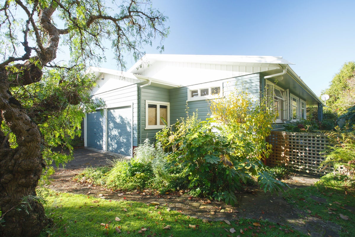 2B Bute PL, Aramoho, Whanganui - Carousel 1