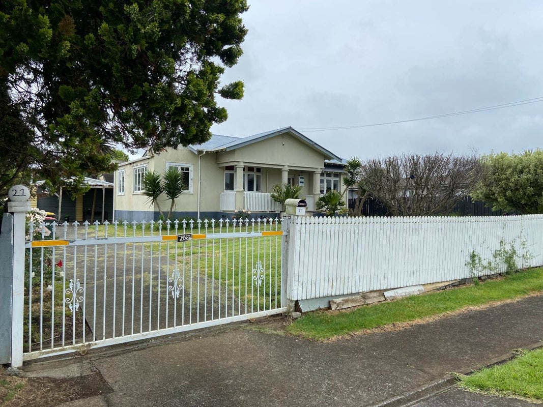 21 Driver Road, Mangere East, Auckland - Carousel 1