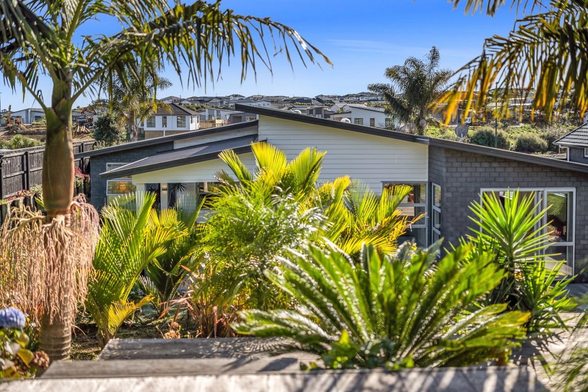 13 Kahawairahi Drive, Beachlands, Auckland - Carousel 44
