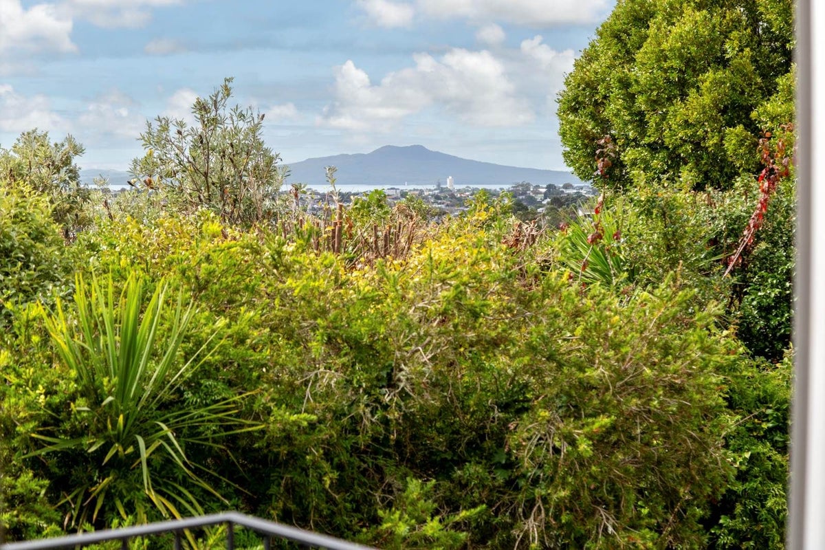 1/617 Glenfield Road, Glenfield, North Shore City, Auckland - Carousel 2
