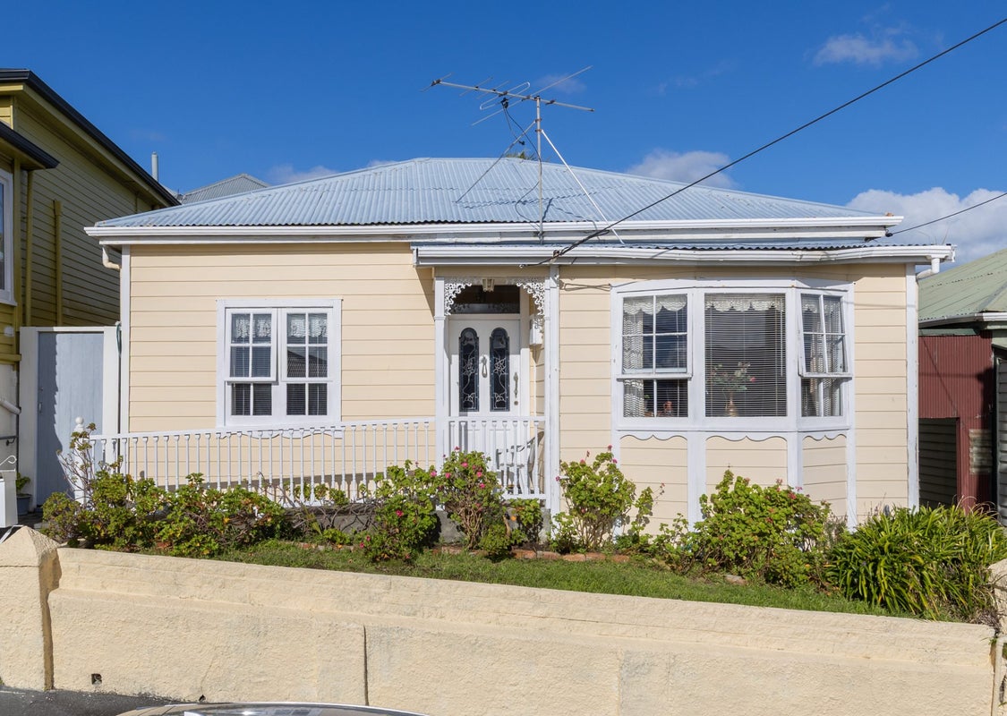 44 Rhodes Street, Newtown, Wellington - Carousel 1