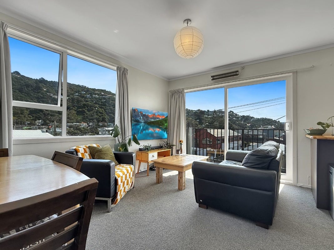 5/102 Lyall Parade, Lyall Bay, Wellington - Carousel 1