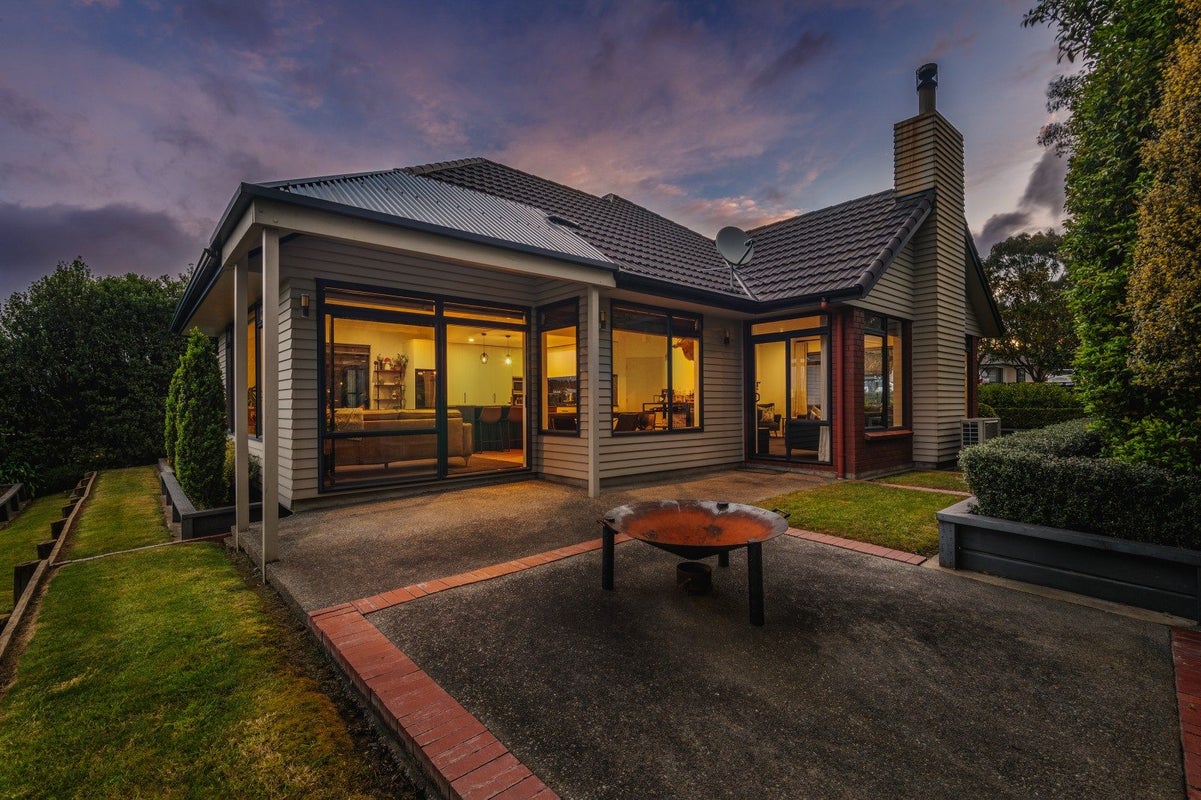 63 Ruapehu Drive, Fitzherbert, Palmerston North - Carousel 1
