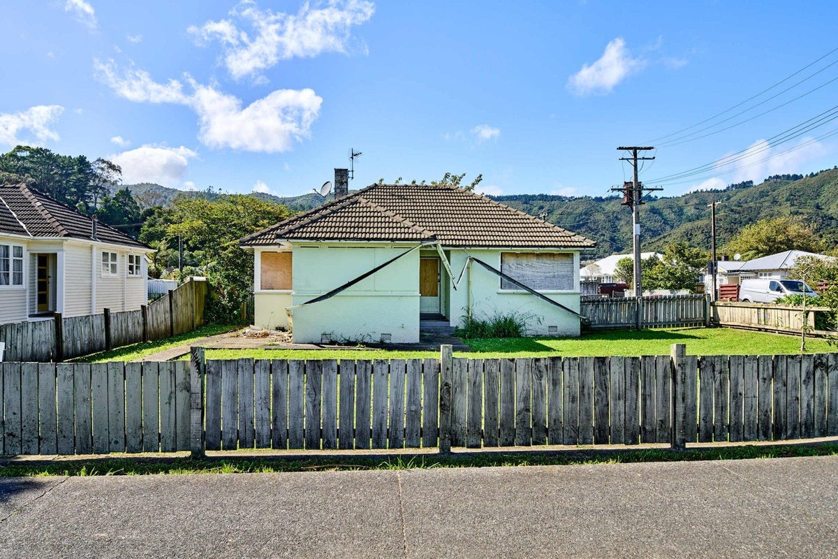 262 Naenae Road, Naenae, Lower Hutt - Carousel 1