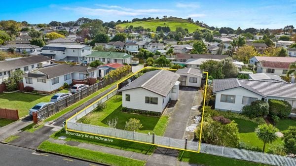 19 Casuarina Road, Half Moon Bay, Auckland - Carousel 2