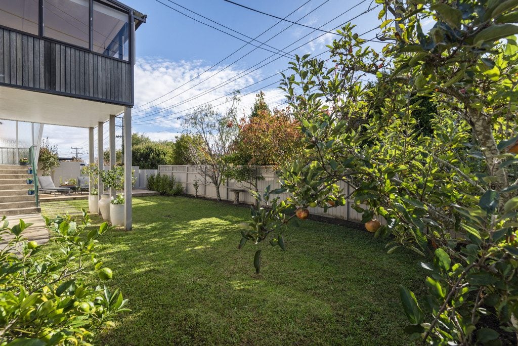 1/33 Eversleigh Road, Belmont, Auckland - Carousel 2