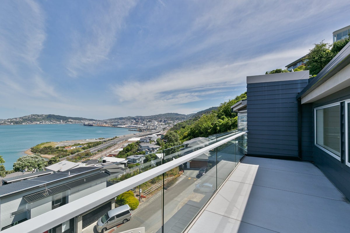 12 Brasch Way, Kaiwharawhara, Wellington - Carousel 2