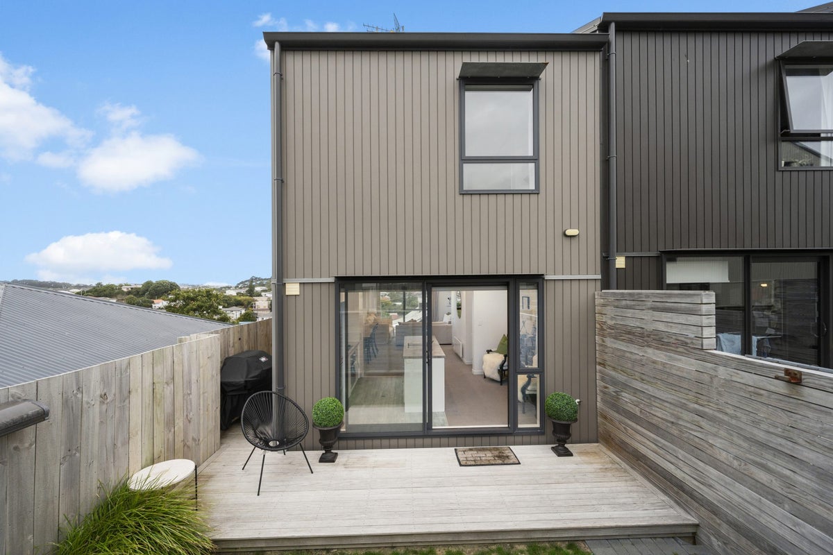 1/12 Stanley Street, Berhampore, Wellington - Carousel 1