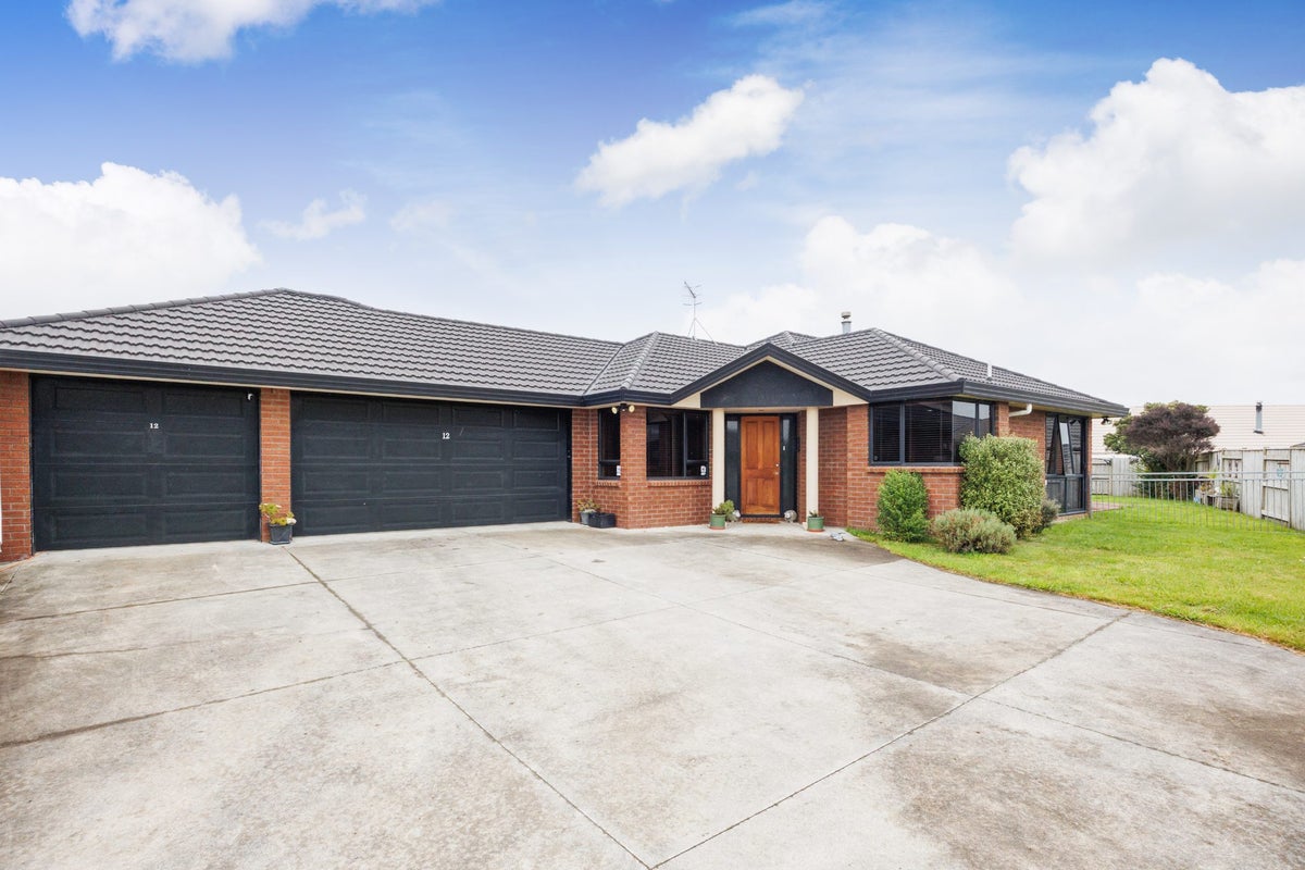 12 Walnut Grove, Kelvin Grove, Palmerston North - Carousel 1