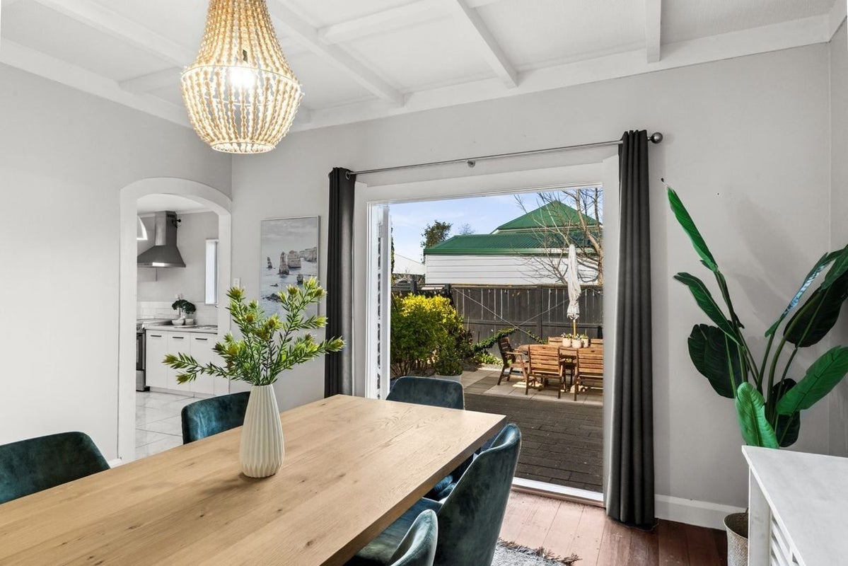 15 Taradale Road, Marewa, Napier - Carousel 2