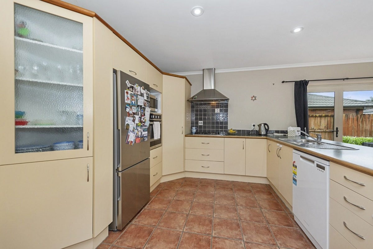 10 Westminster Place, Rototuna North, Hamilton - Carousel 2