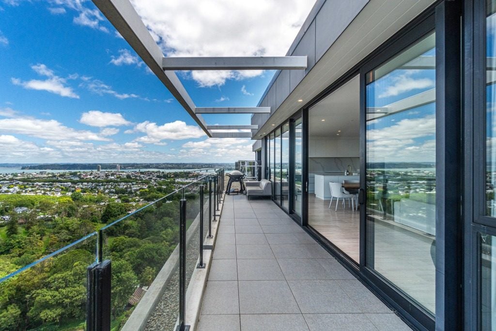2002/8 Hereford Street, Freemans Bay, Auckland - Carousel 2