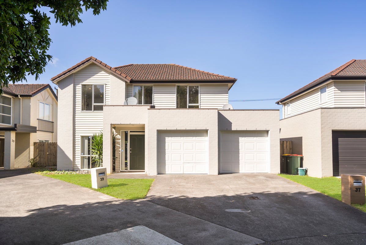 37 Calumet Way, Takanini, Auckland - Carousel 1