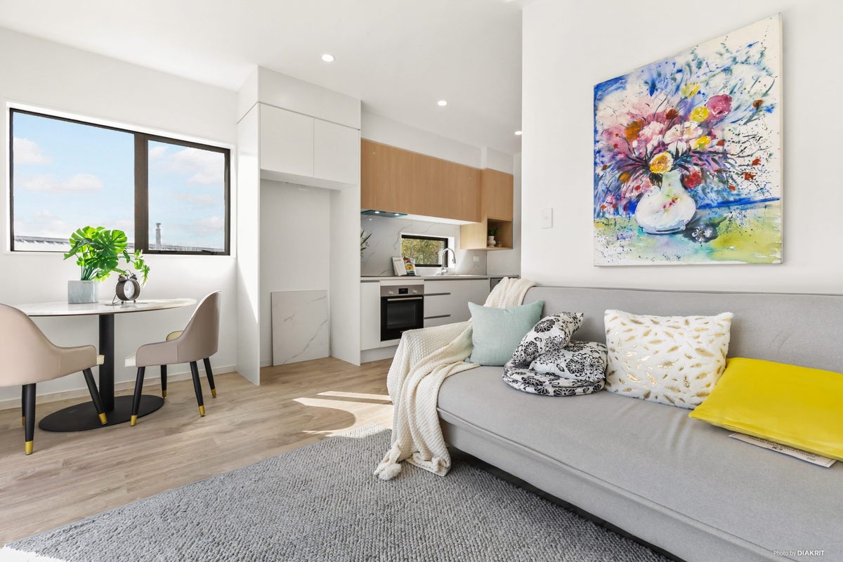 4A Unsworth Drive, Unsworth Heights, Auckland - Carousel 1
