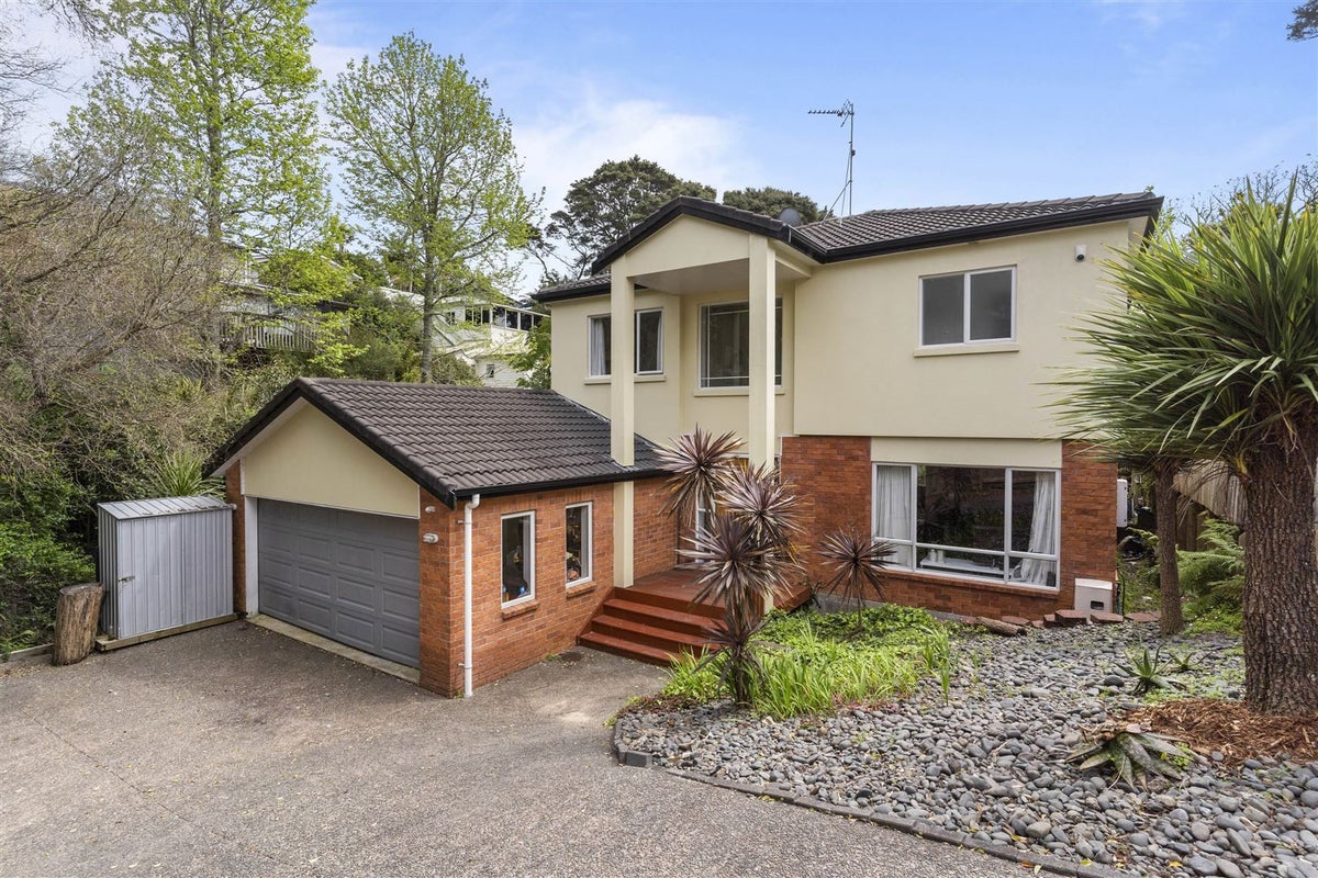21A Pavola Grove, Glenfield, Auckland - Carousel 1