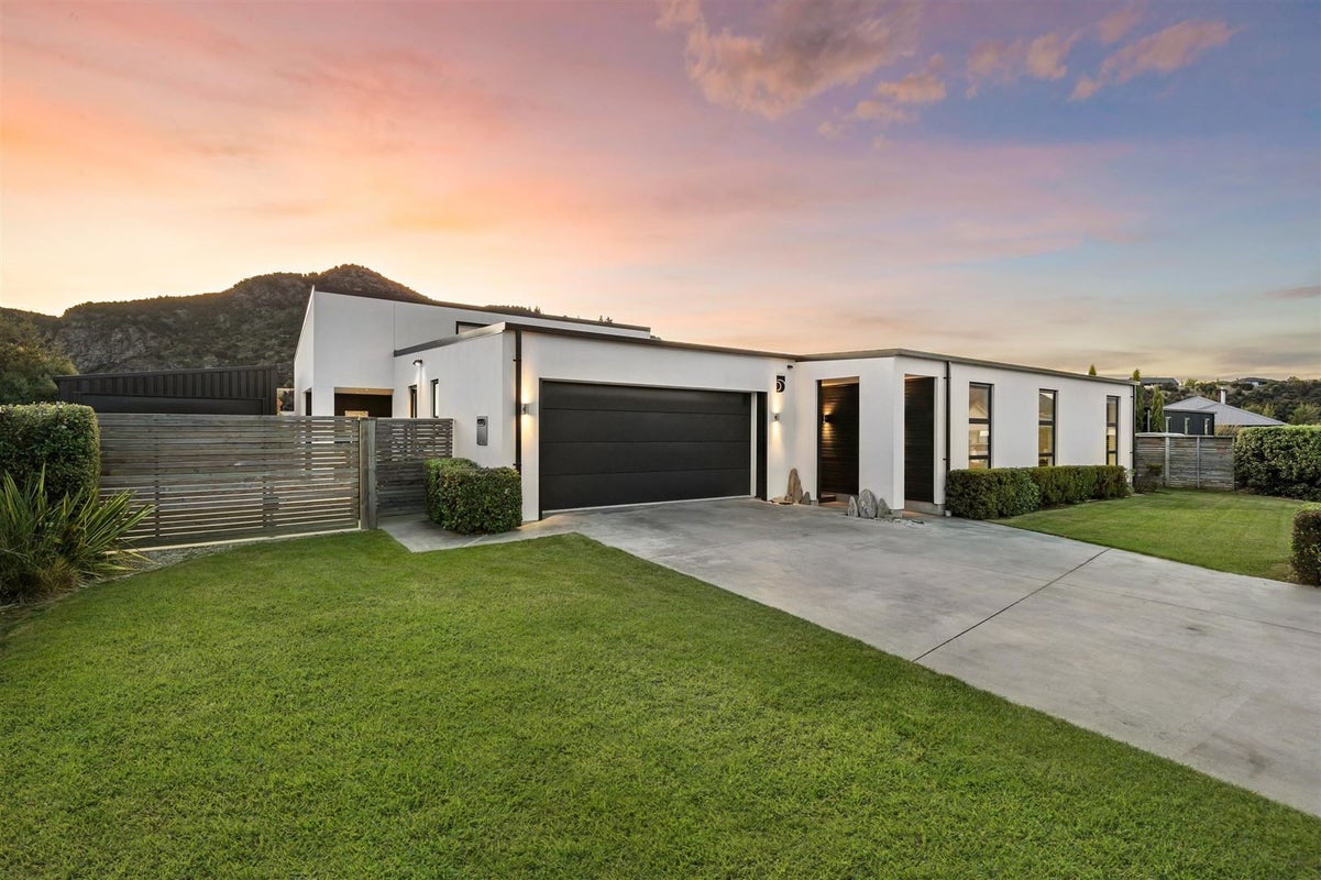 5 Poppy Lane, Albert Town, Wanaka - Carousel 1