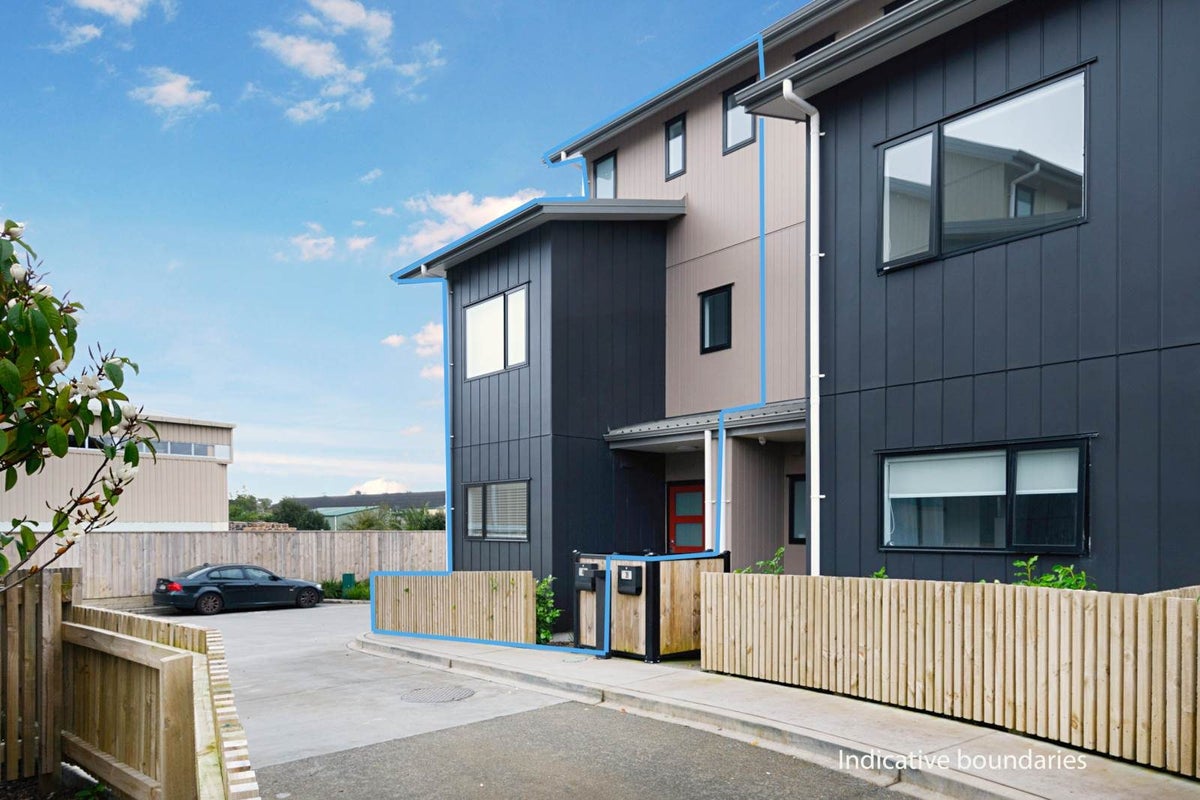 41 Eileen Newey Place, Henderson, Auckland - Carousel 1