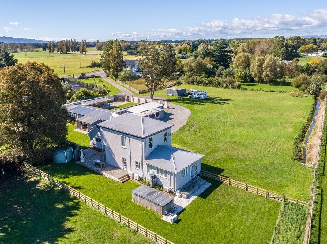 1510 State Highway 2, Tauwharenikau, Tauherenikau - Carousel 47
