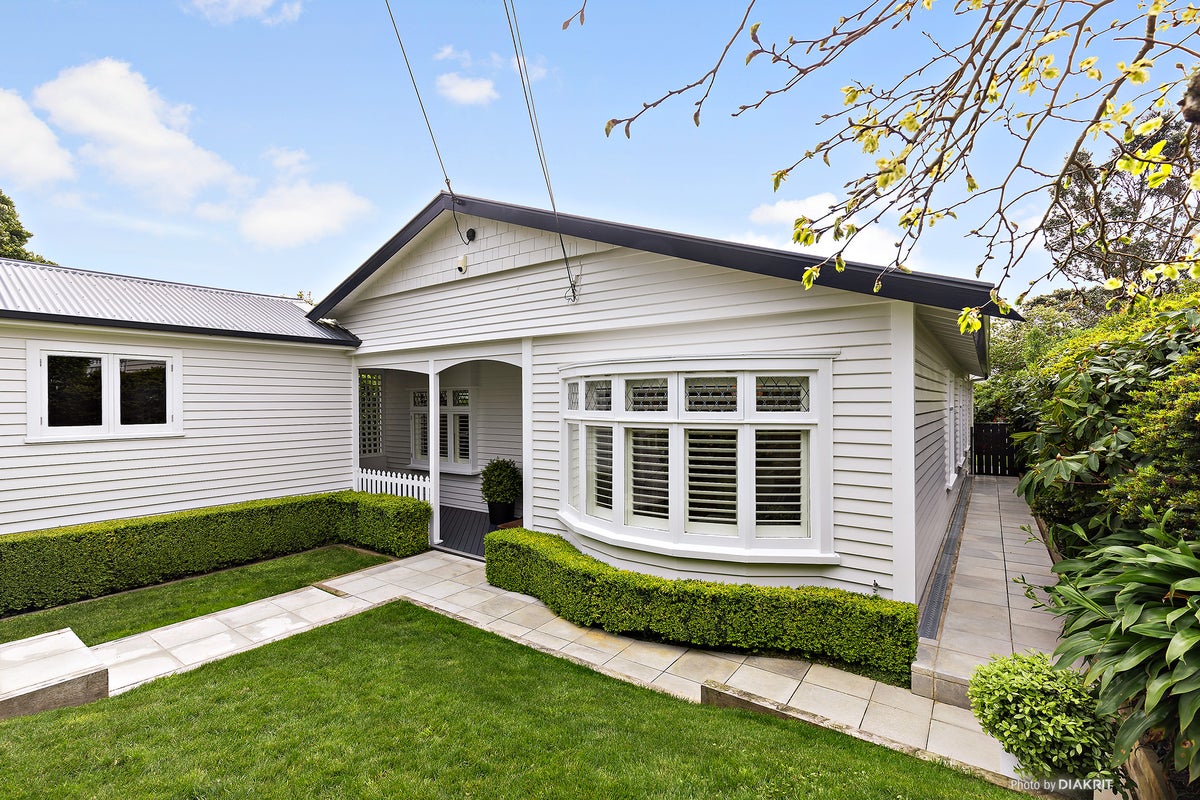 134 Messines Road, Karori, Wellington - Carousel 1