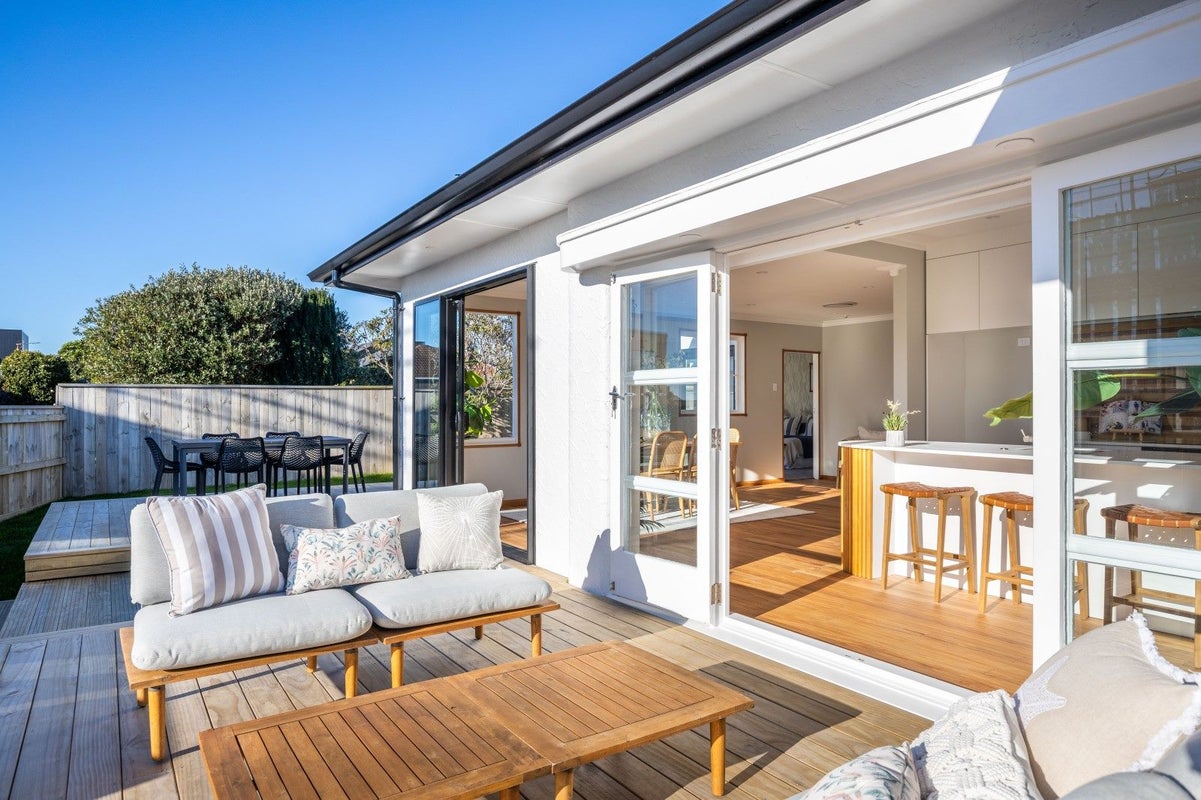 5 Strandon Place, Strandon, New Plymouth - Carousel 2