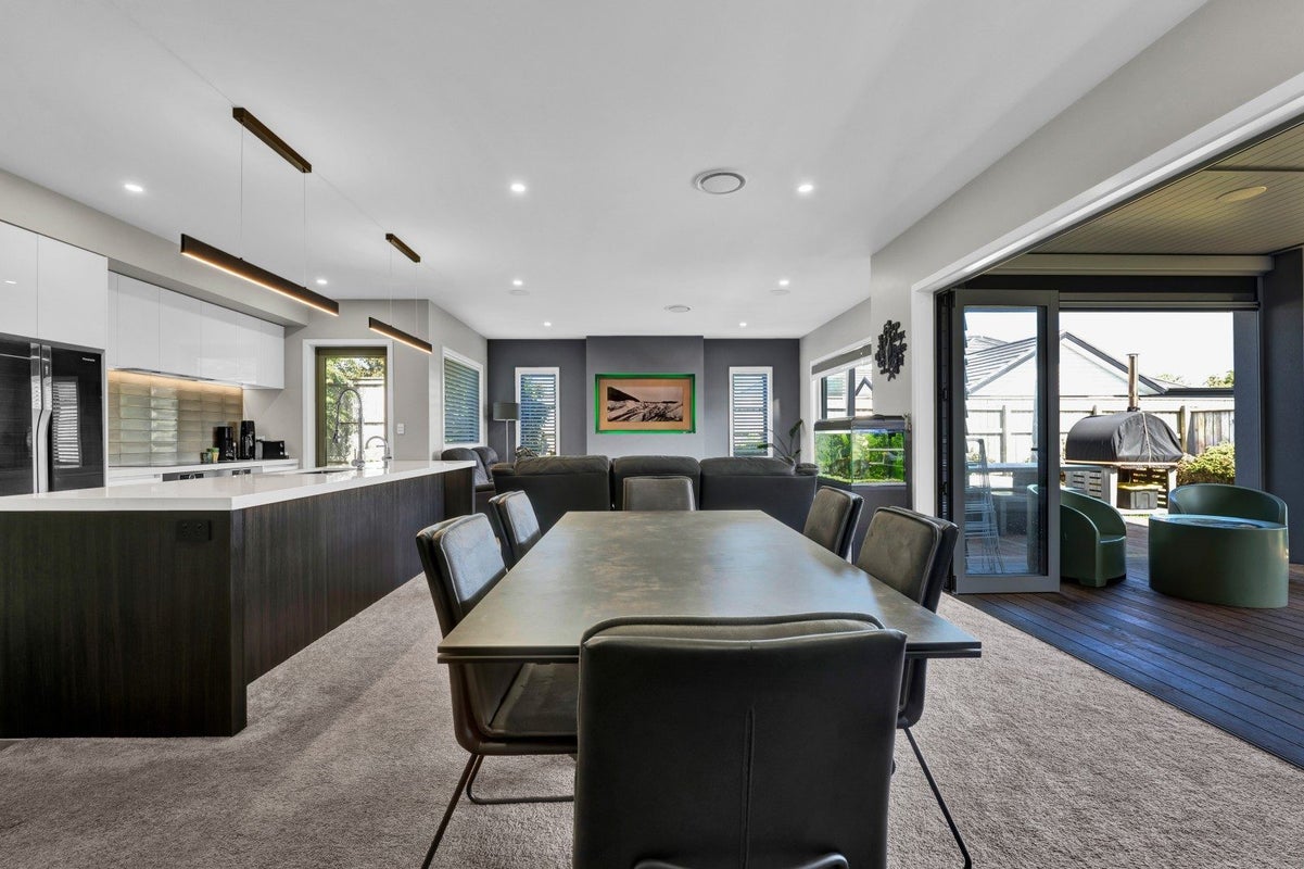 17 Honeyfield Drive, Whalers Gate, New Plymouth - Carousel 2