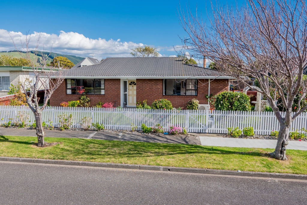 46 Belvedere Avenue, Waikanae - Carousel 21