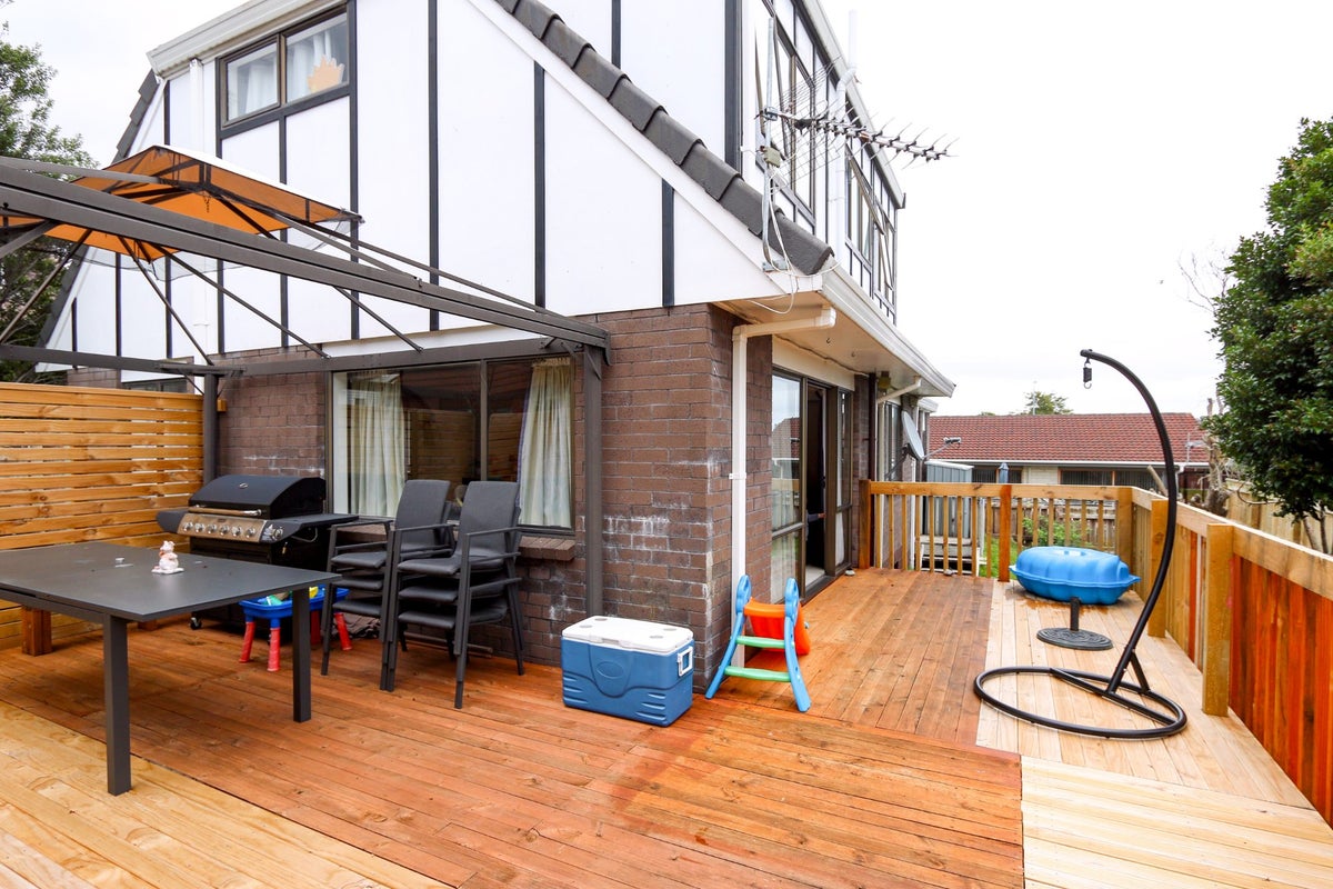 1/78 Highland Park Drive, Highland Park, Auckland - Carousel 2