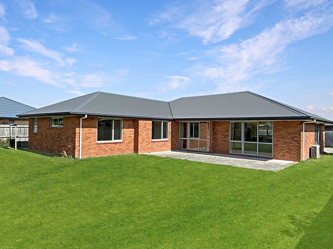 6 Cunneen Place, Aidanfield, Christchurch - Carousel 1