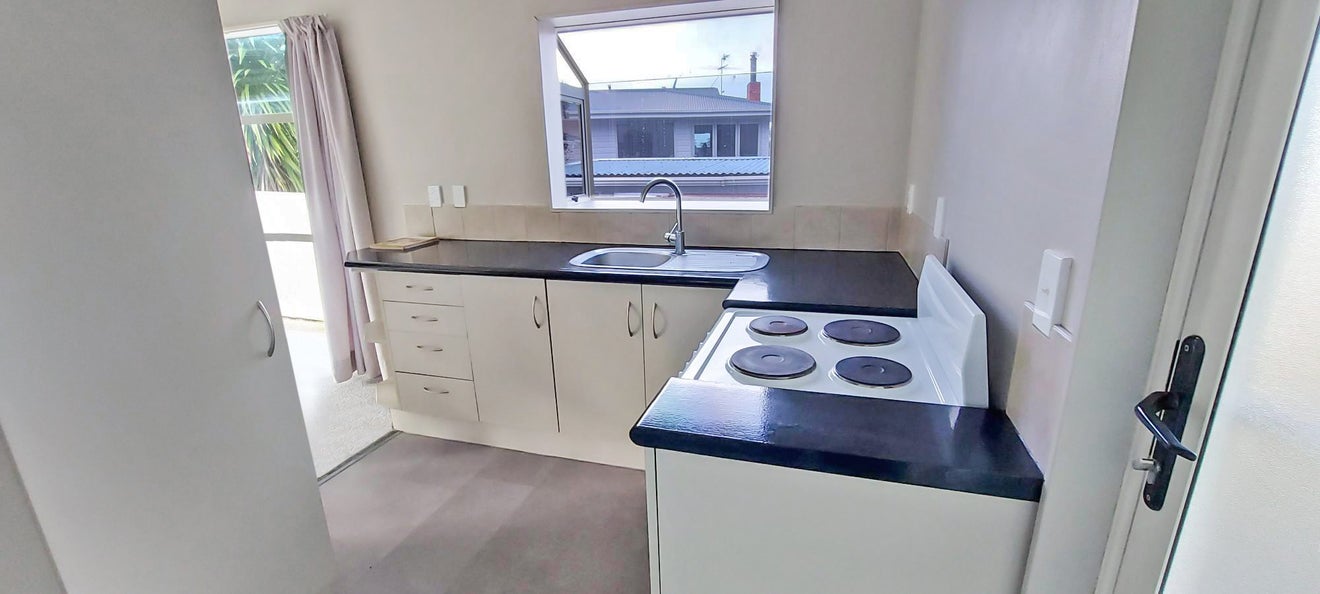 31 Covil Avenue, Te Atatu South, Auckland - Carousel 2