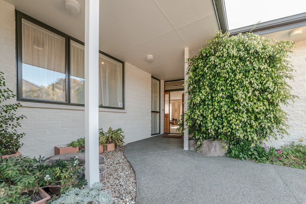 4 Kea Place, Fitzherbert, Palmerston North - Carousel 2