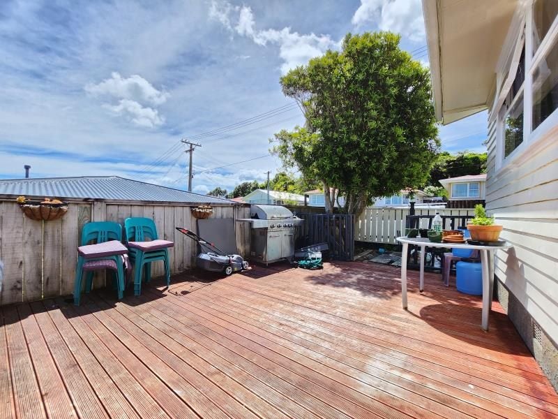 18 Catherine Crescent, Paparangi, Wellington - Carousel 12