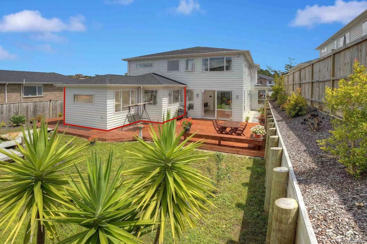 39 Harrowglen Drive, Northcross, Auckland - Carousel 1