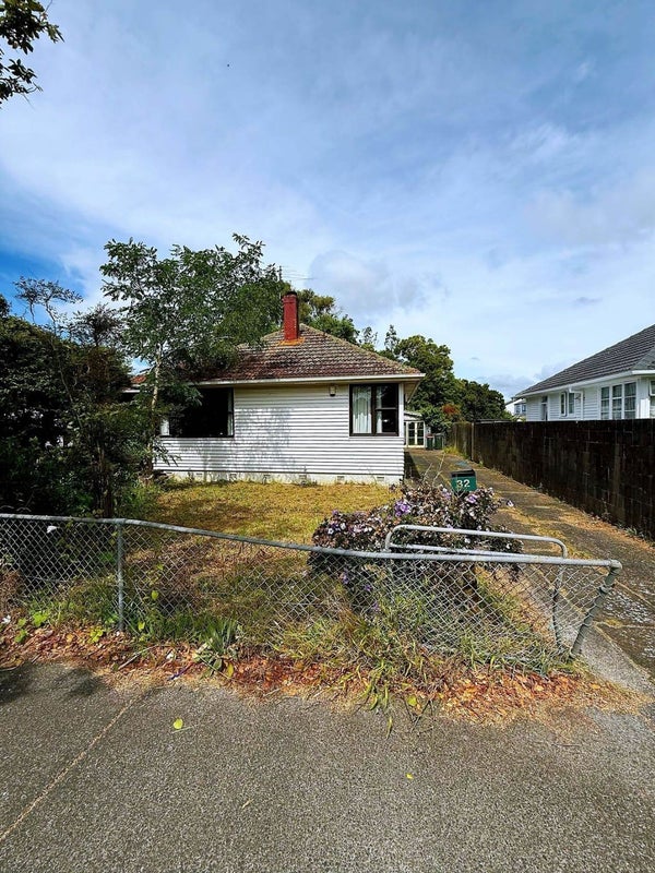 32 Kawiti Avenue, Point England, Auckland - Carousel 1