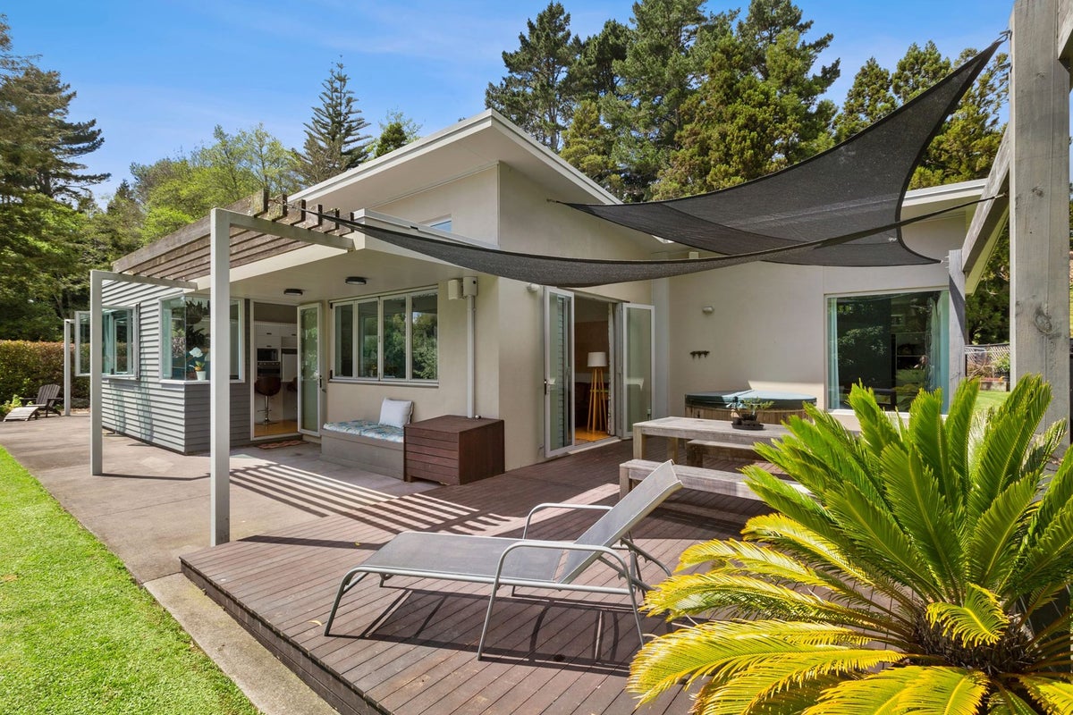 10 The Enclave, Frankleigh Park, New Plymouth - Carousel 2