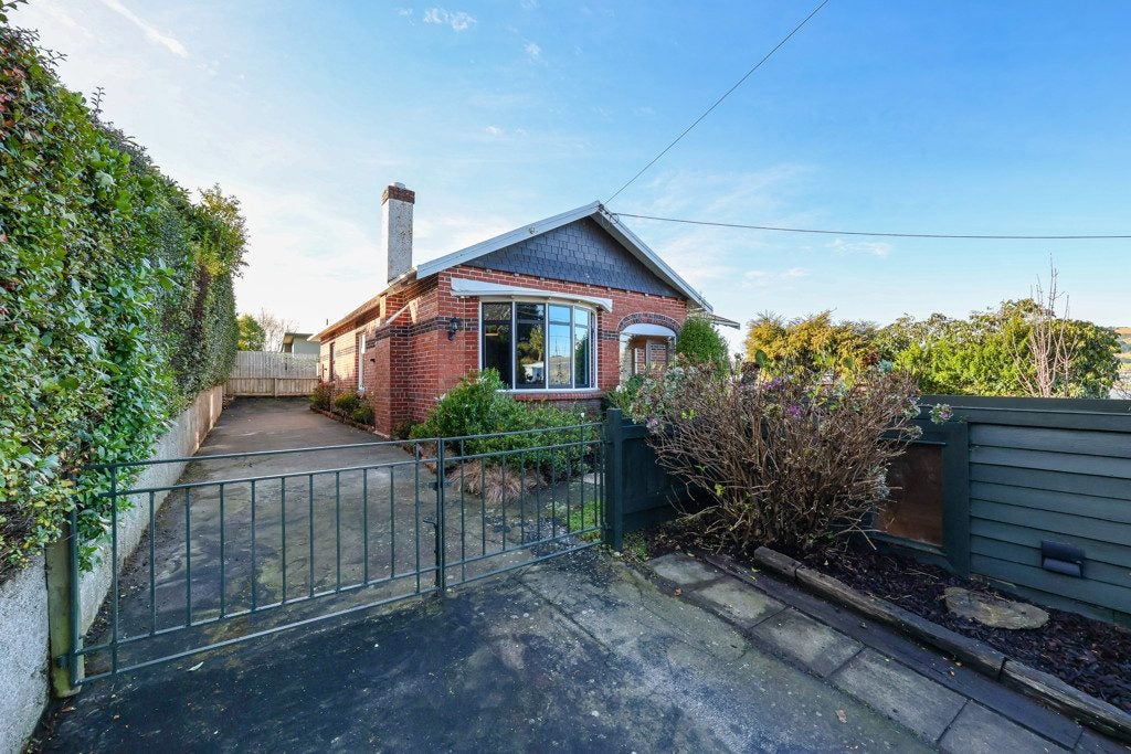 10 Huia Street, Saint Leonards, Dunedin, Otago - Carousel 2