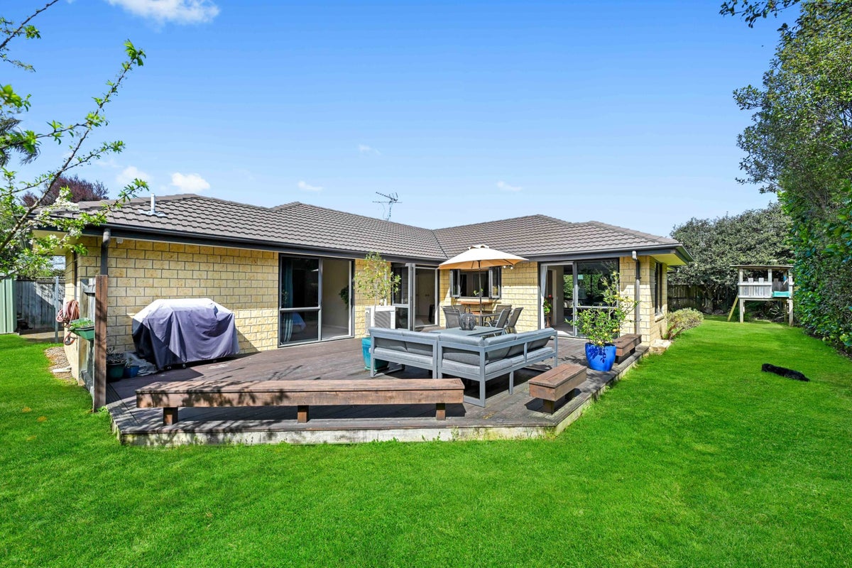 21 Burgundy Court, Rototuna, Hamilton - Carousel 2