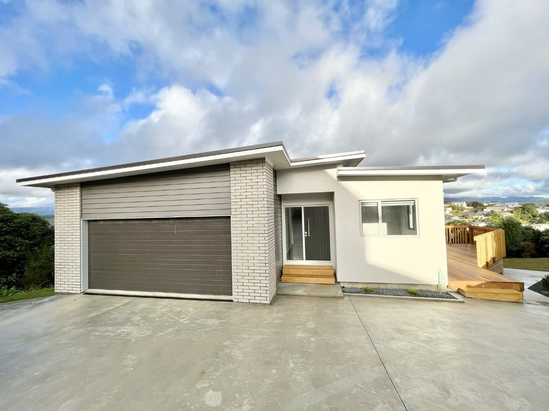 6 Benhar Close, Kelson, Lower Hutt - Carousel 1