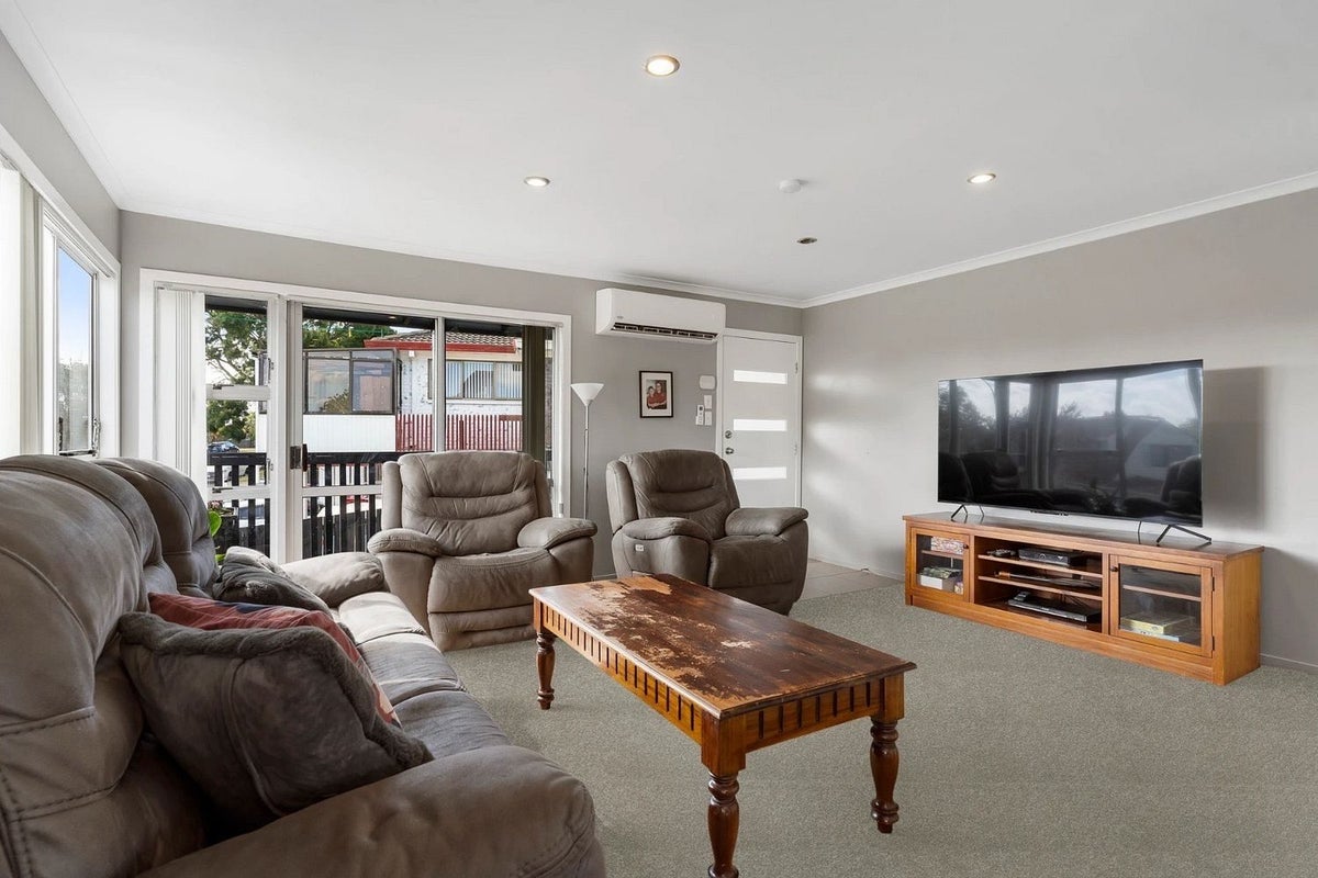 152 Everglade Drive, Totara Heights, Auckland - Carousel 1