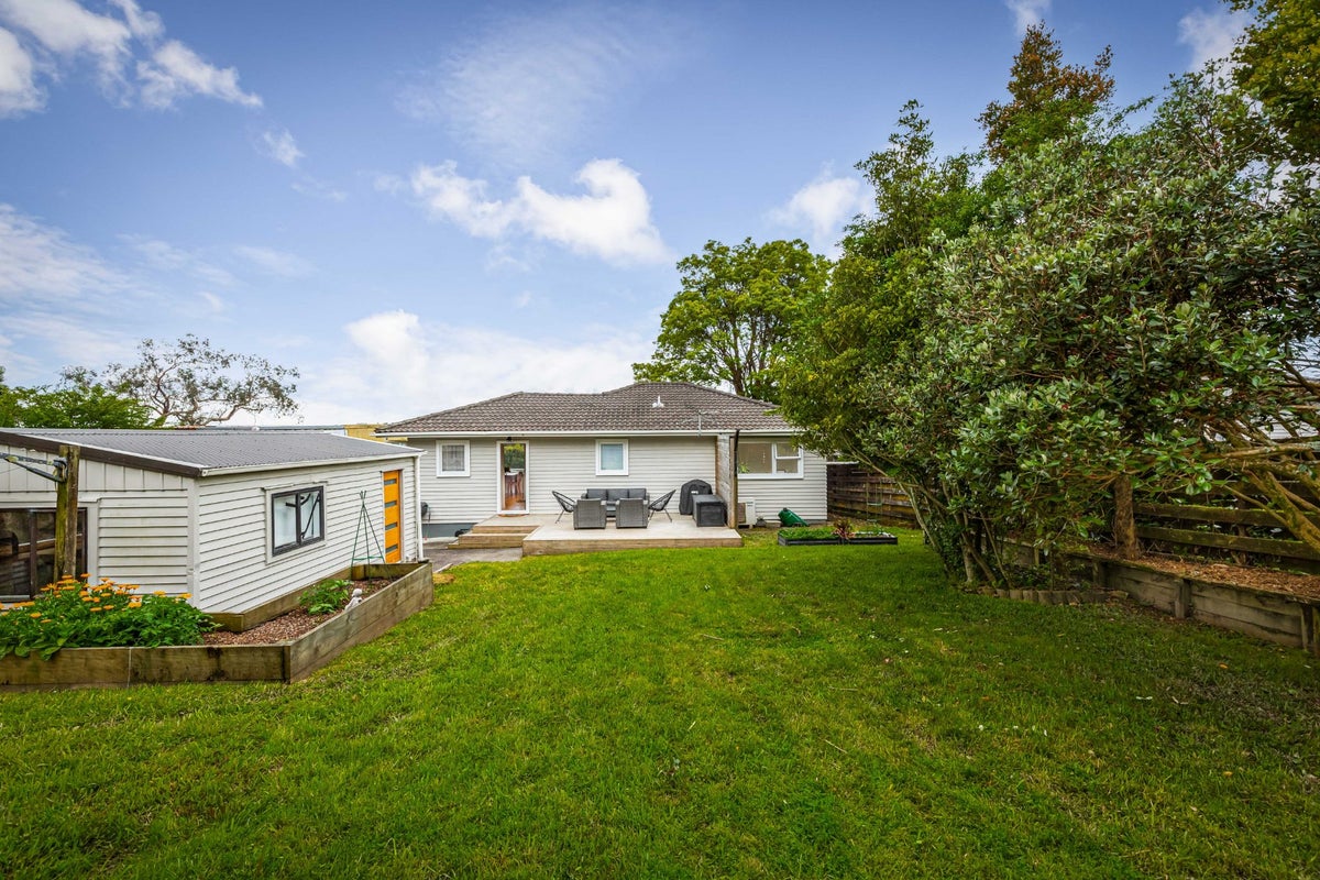 4 BRUNNER Road, Glen Eden, Auckland - Carousel 2