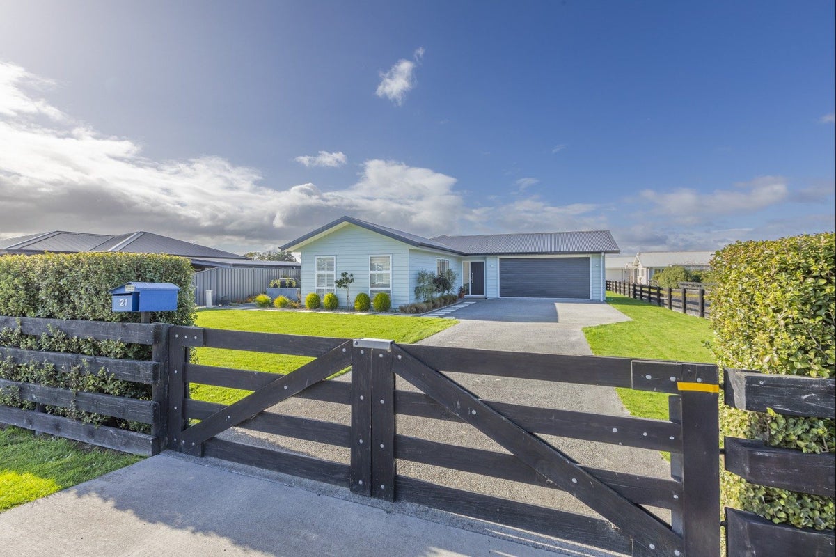 21 Bell Street, Otaki - Carousel 1